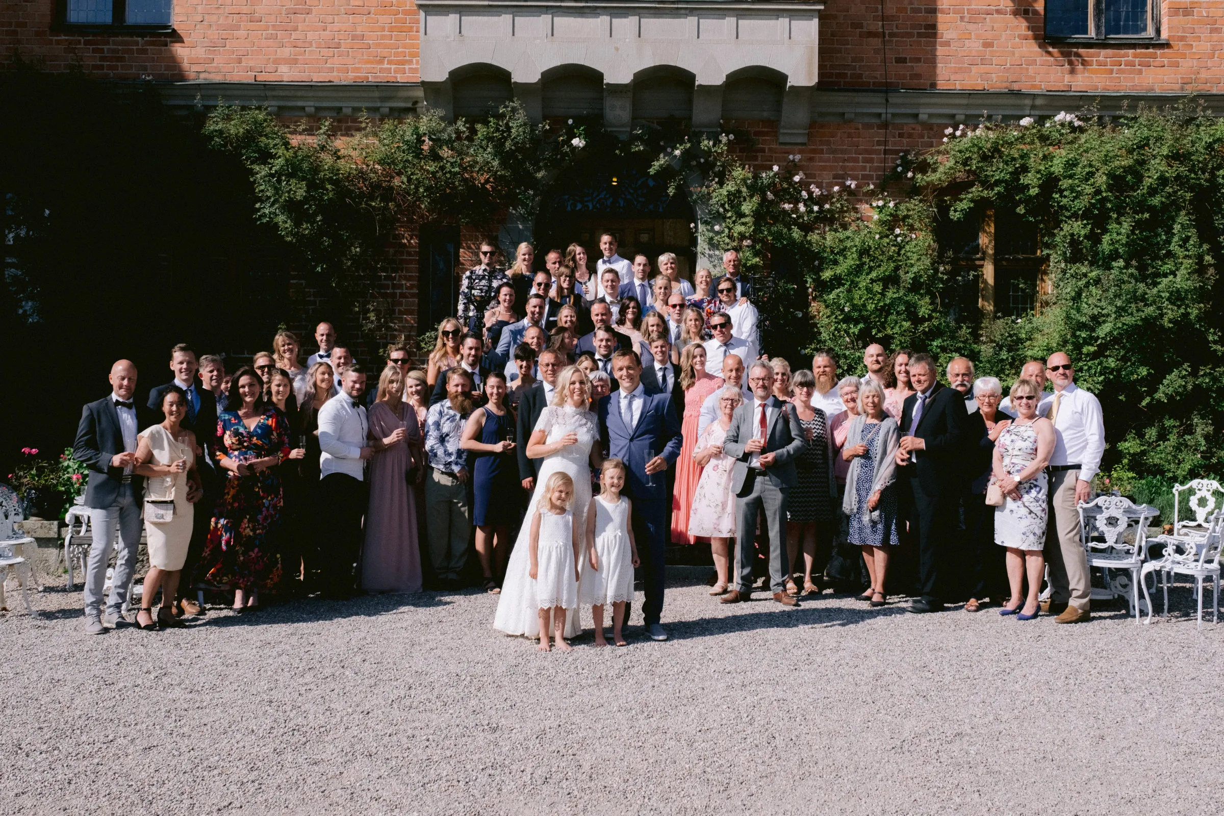 Karoline & Mats under sin bröllopsdag bild 25