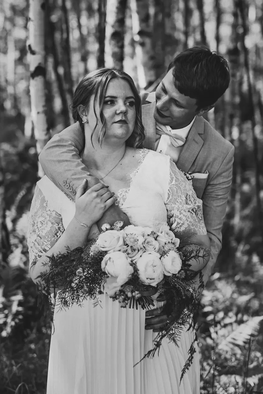 Lovisa & Emil under sitt bröllop i Råby-Rönö kyrka bild 10