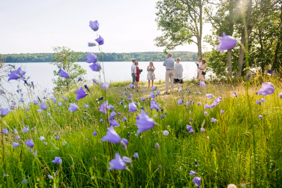 Couple by the water during an intimate wedding in Sormland