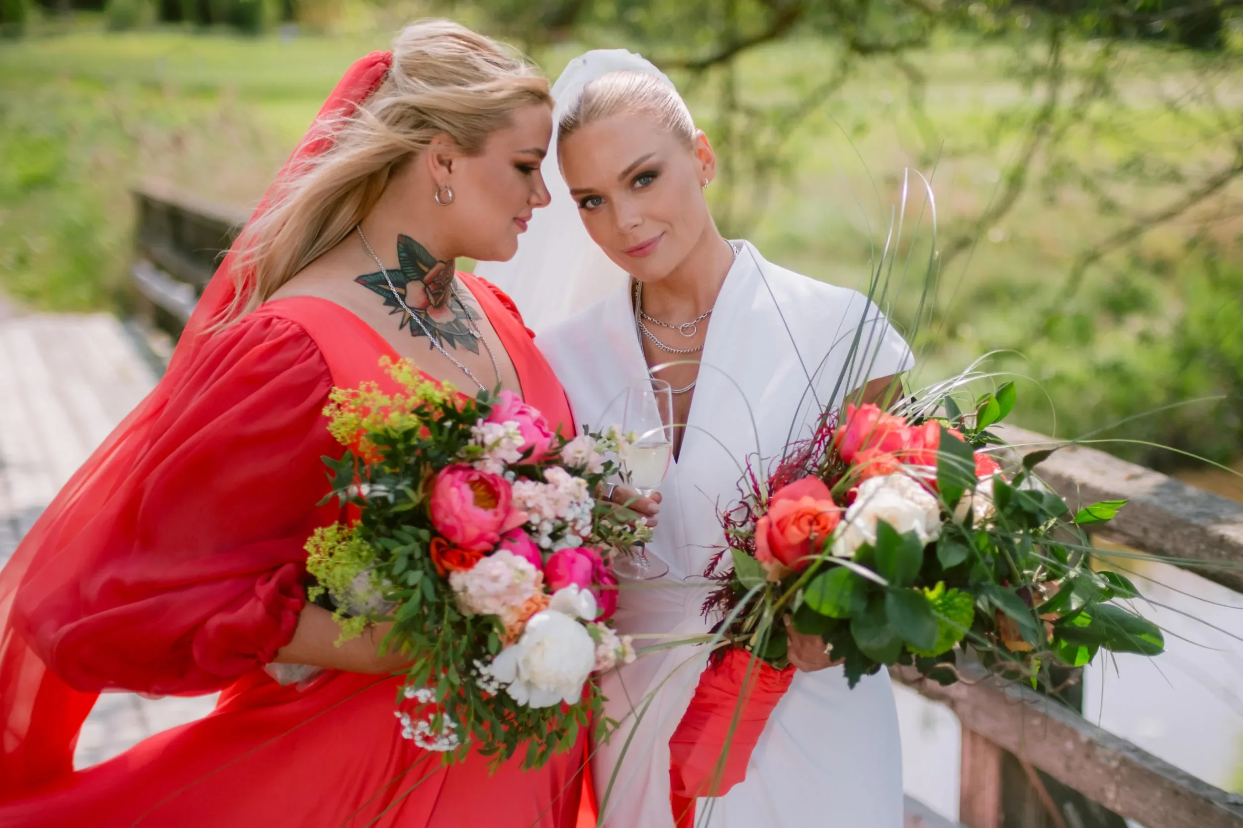 Mikaela & Linnea under sitt bröllop i Nyköping bild 5