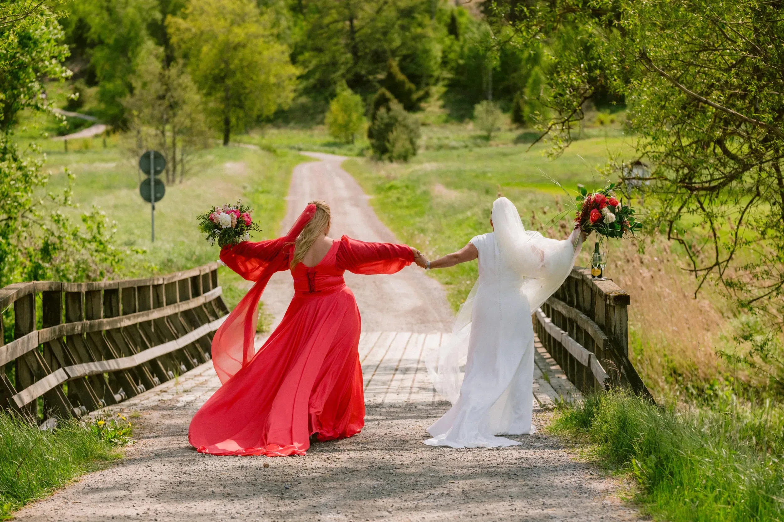 Mikaela & Linnea under sitt bröllop i Nyköping bild 7