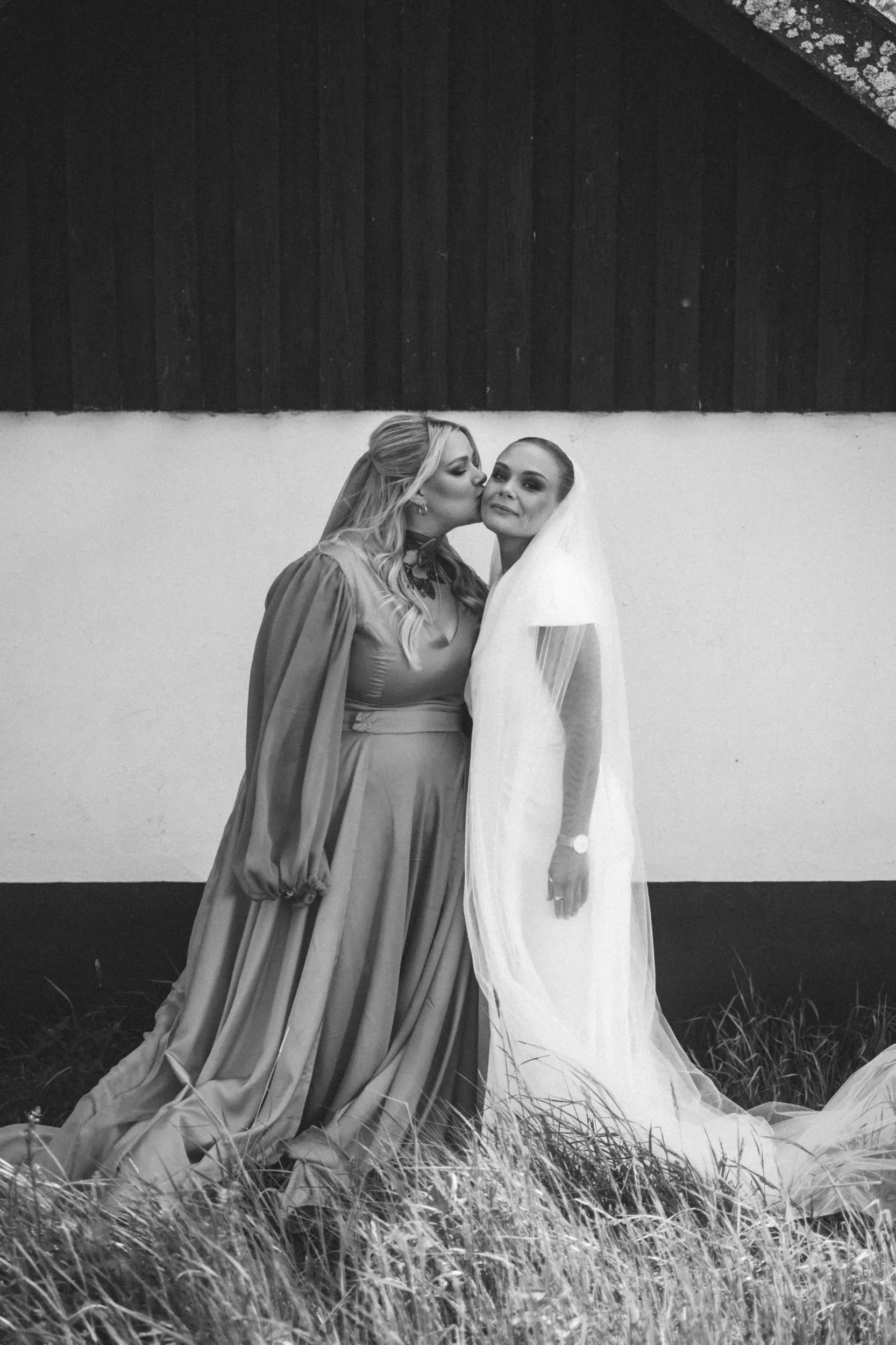 Mikaela & Linnea under sitt bröllop i Nyköping bild 10