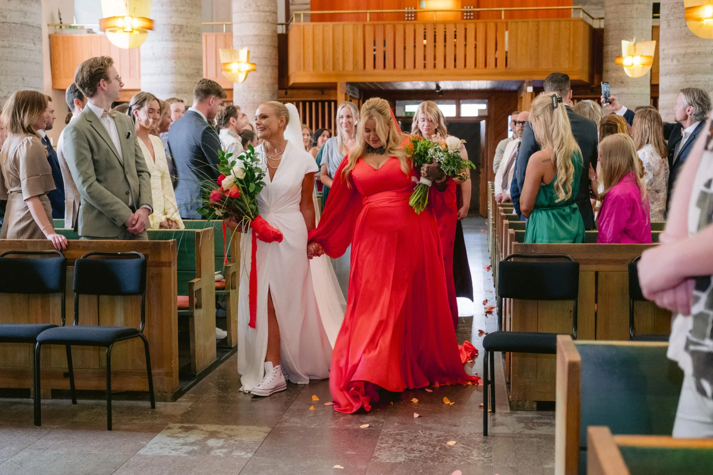 Mikaela & Linnea under sitt bröllop i Nyköping bild 16