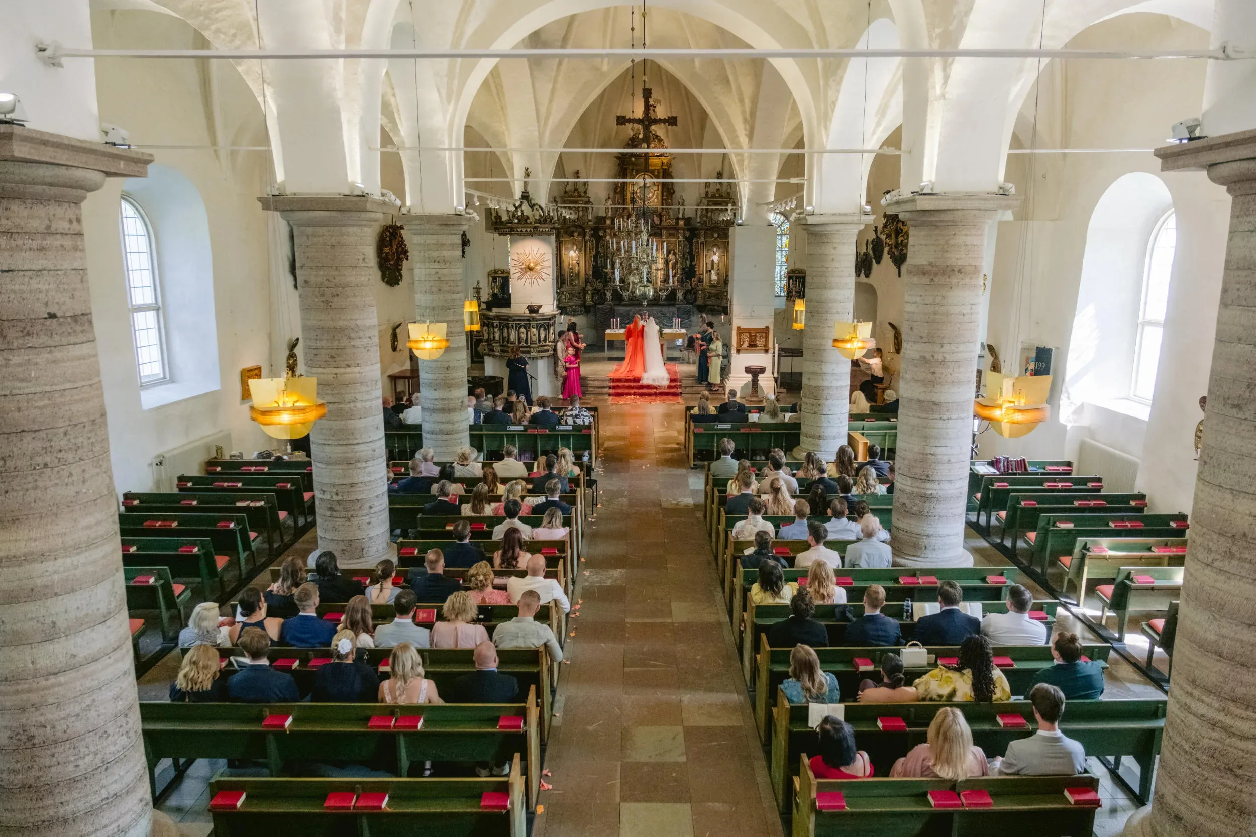 Mikaela & Linnea under sitt bröllop i Nyköping bild 17