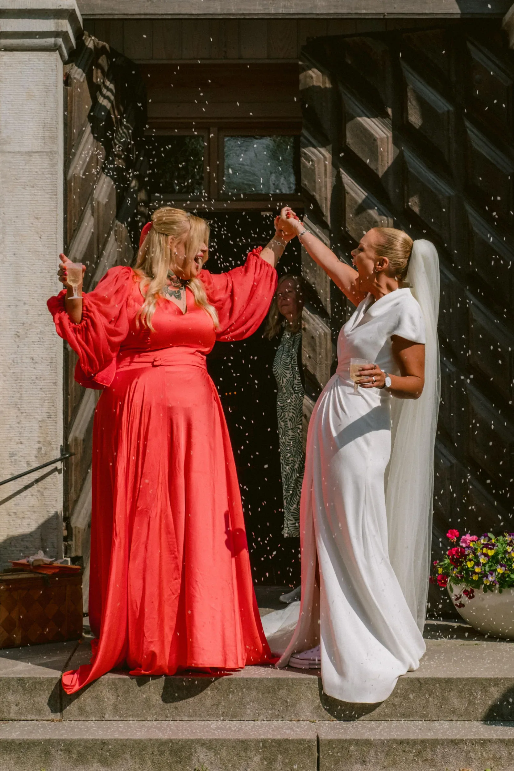 Mikaela & Linnea under sitt bröllop i Nyköping bild 20