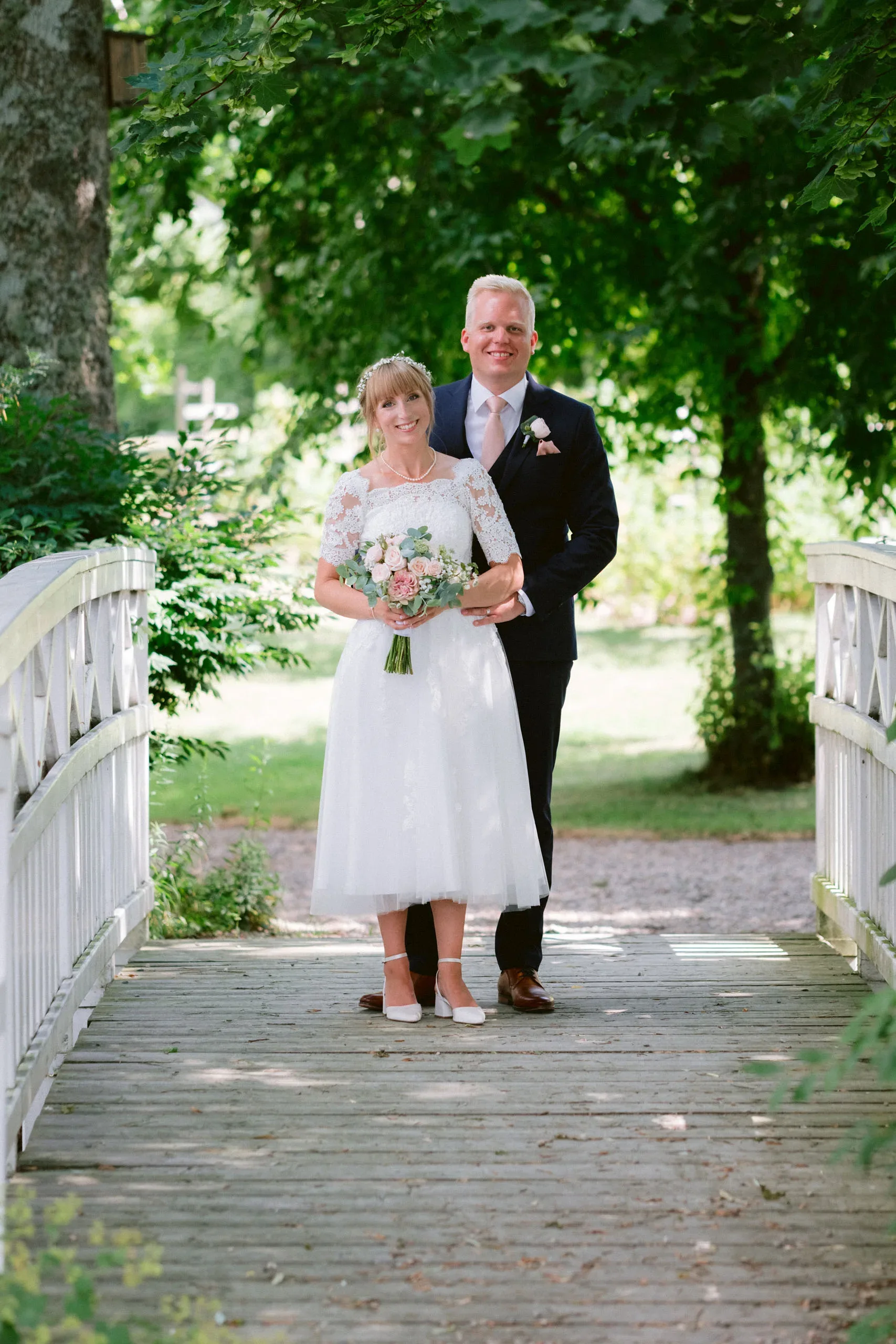 Matilda & Alex under sitt bröllop på Dufweholms herrgård i Katrineholm bild 13