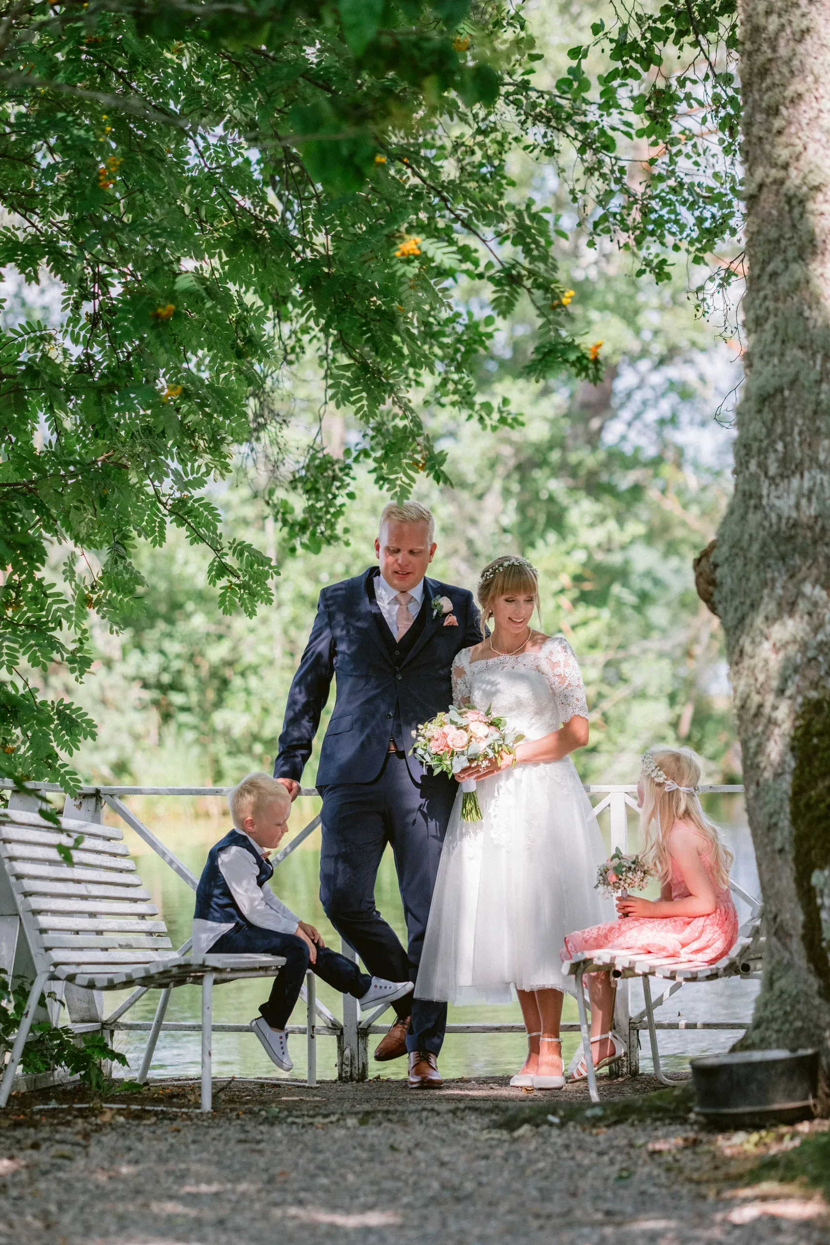 Matilda & Alex under sitt bröllop på Dufweholms herrgård i Katrineholm bild 8