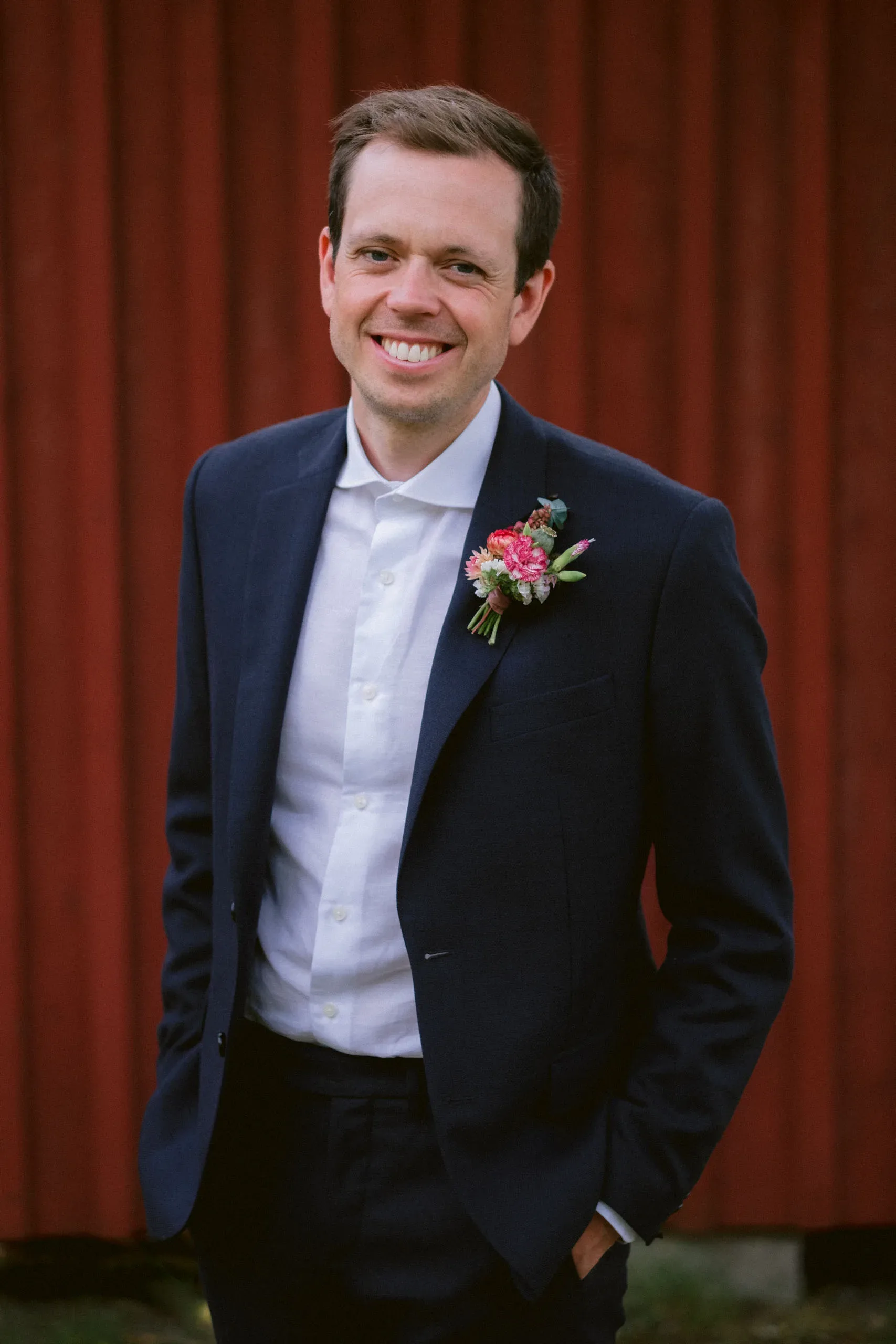 Emma & Olof under sitt bröllop vid Bråviken i Kvarsebo bild 6