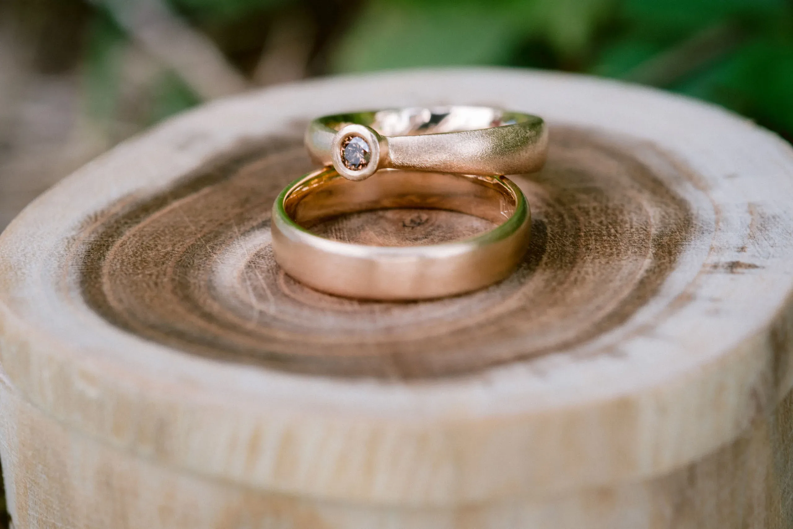 Emma & Olof under sitt bröllop vid Bråviken i Kvarsebo bild 9