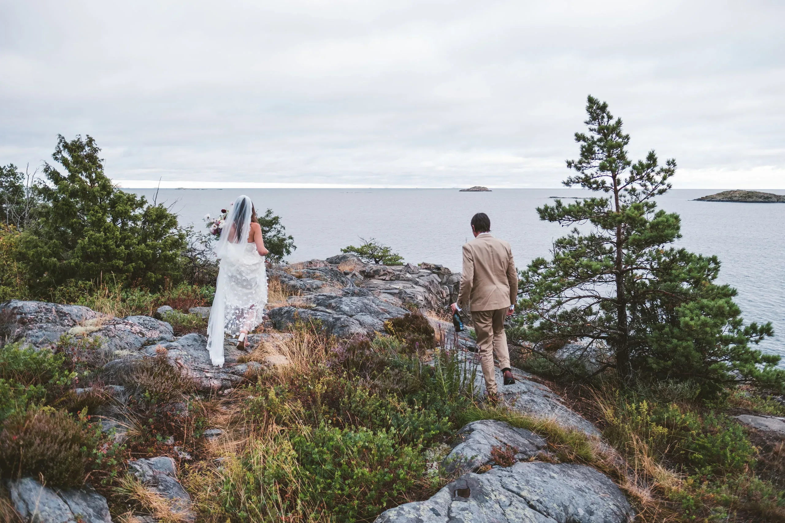 Malin & Micke under sitt bröllop i Oxelösund och Nyköping bild 7