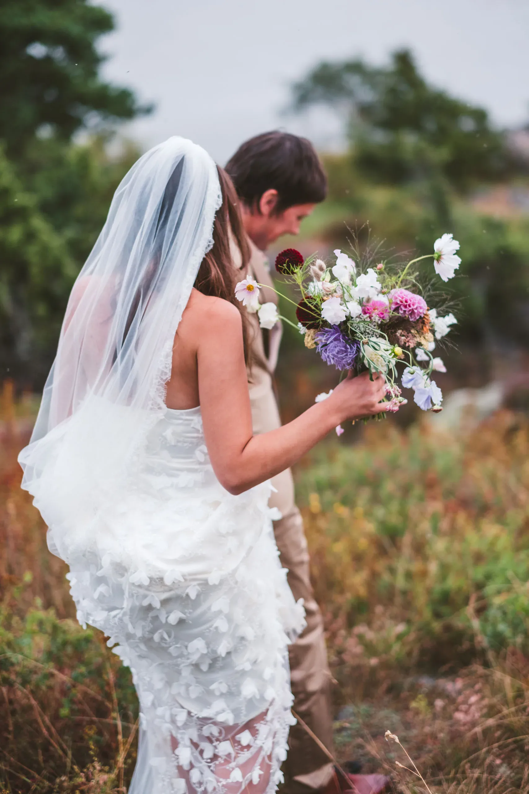 Malin & Micke under sitt bröllop i Oxelösund och Nyköping bild 8
