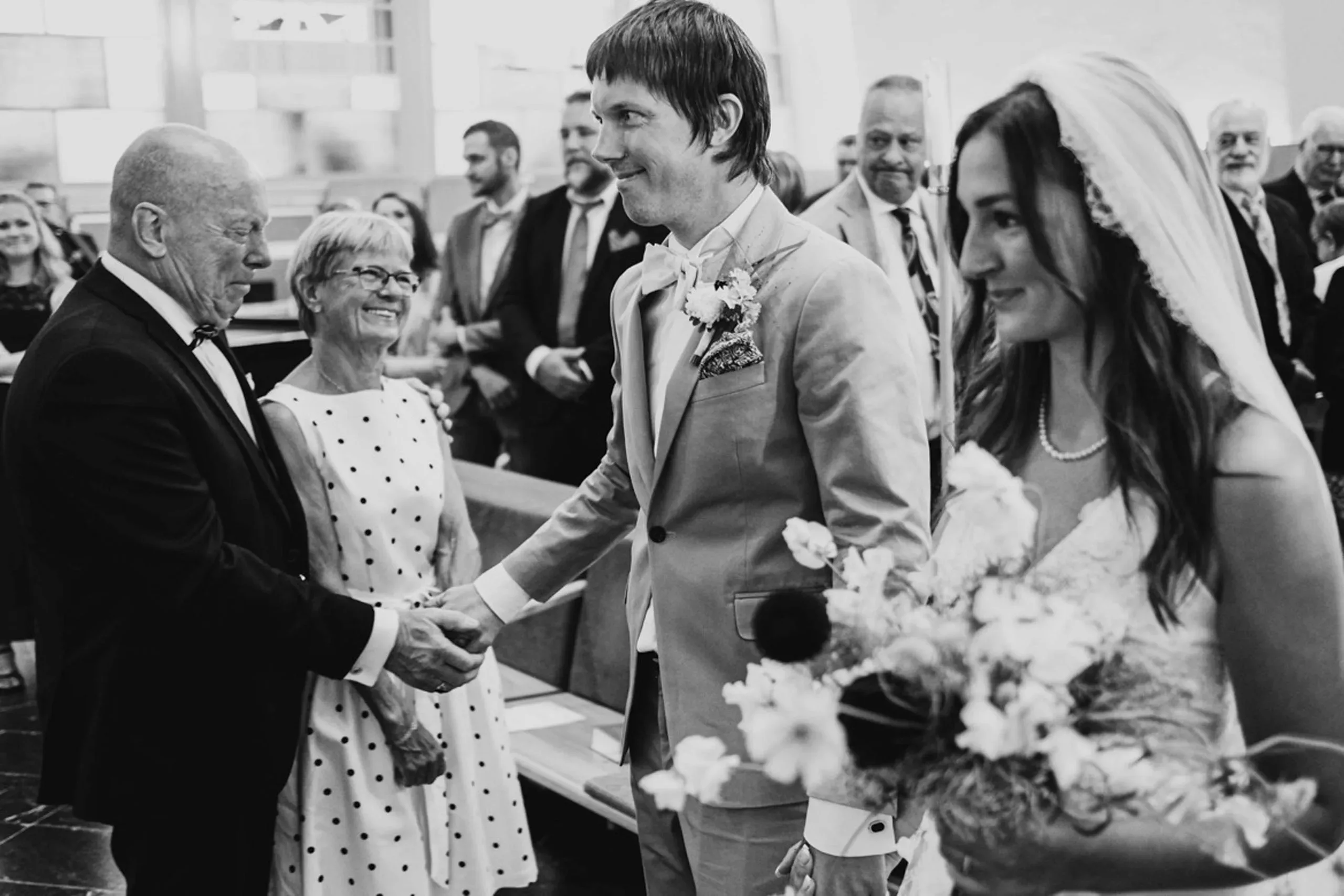 Malin & Micke under sitt bröllop i Oxelösund och Nyköping bild 1