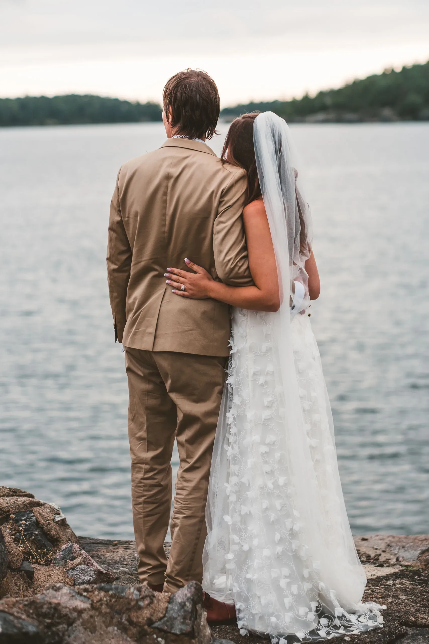 Malin & Micke under sitt bröllop i Oxelösund och Nyköping bild 14