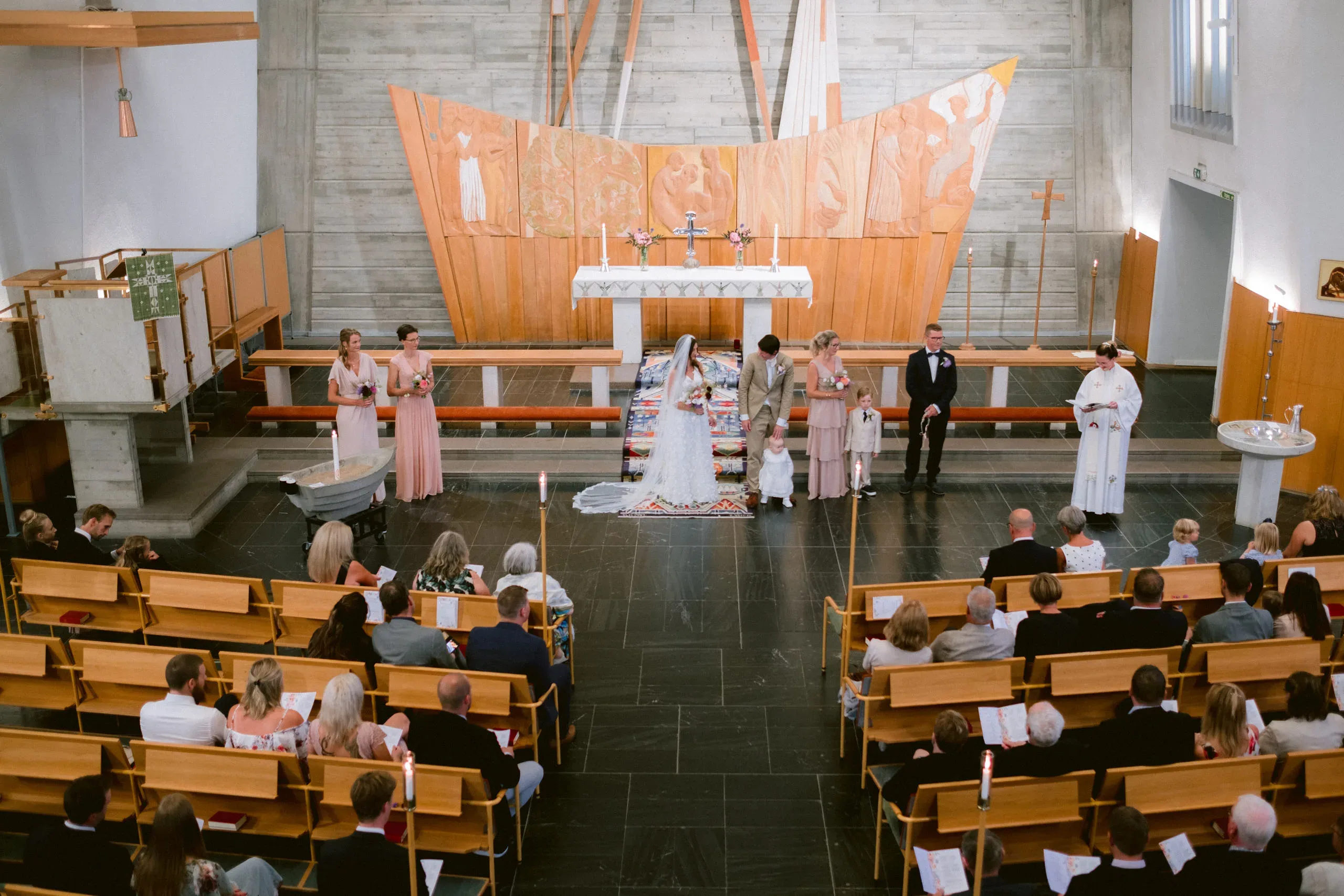 Malin & Micke under sitt bröllop i Oxelösund och Nyköping bild 2