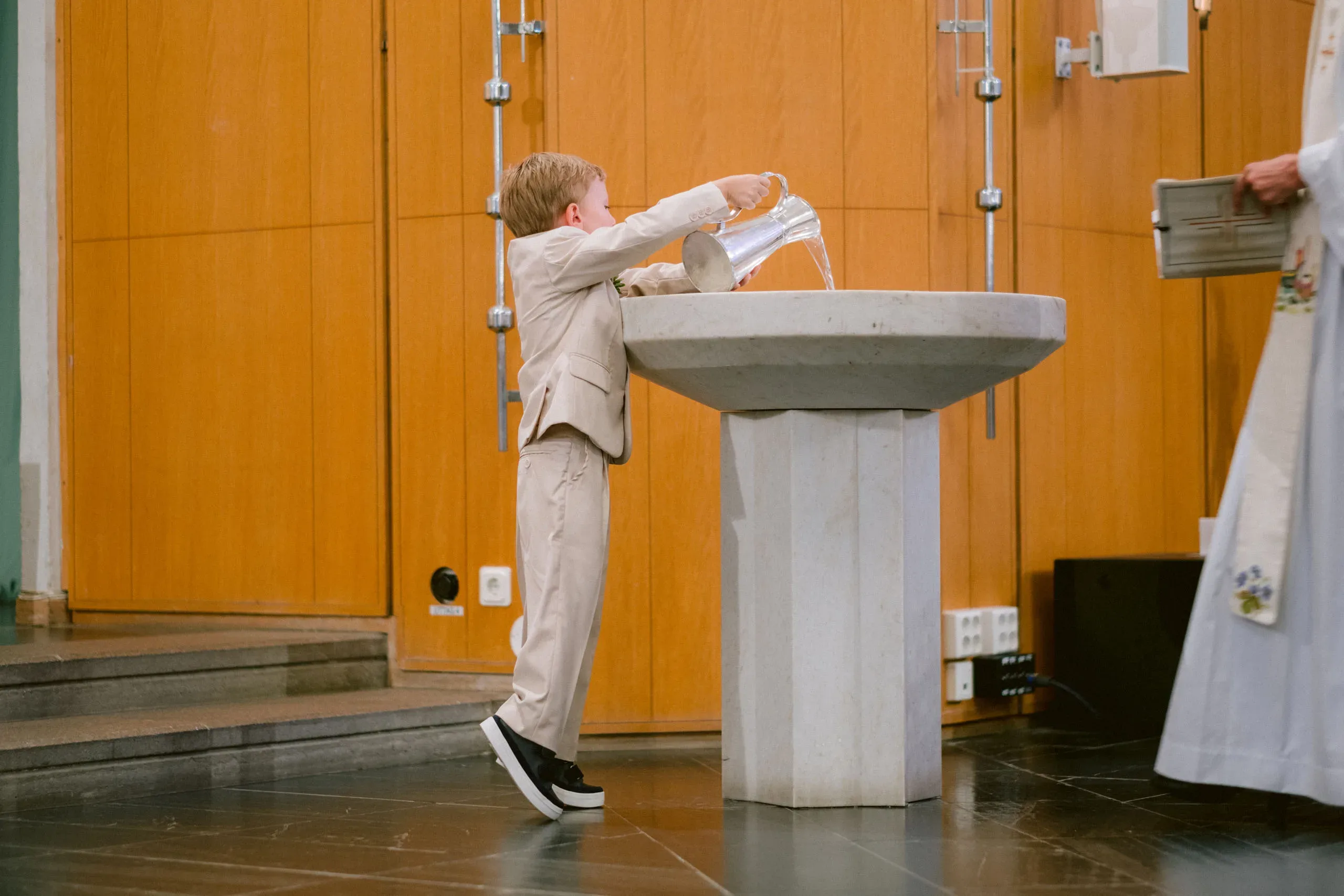 Malin & Micke under sitt bröllop i Oxelösund och Nyköping bild 3