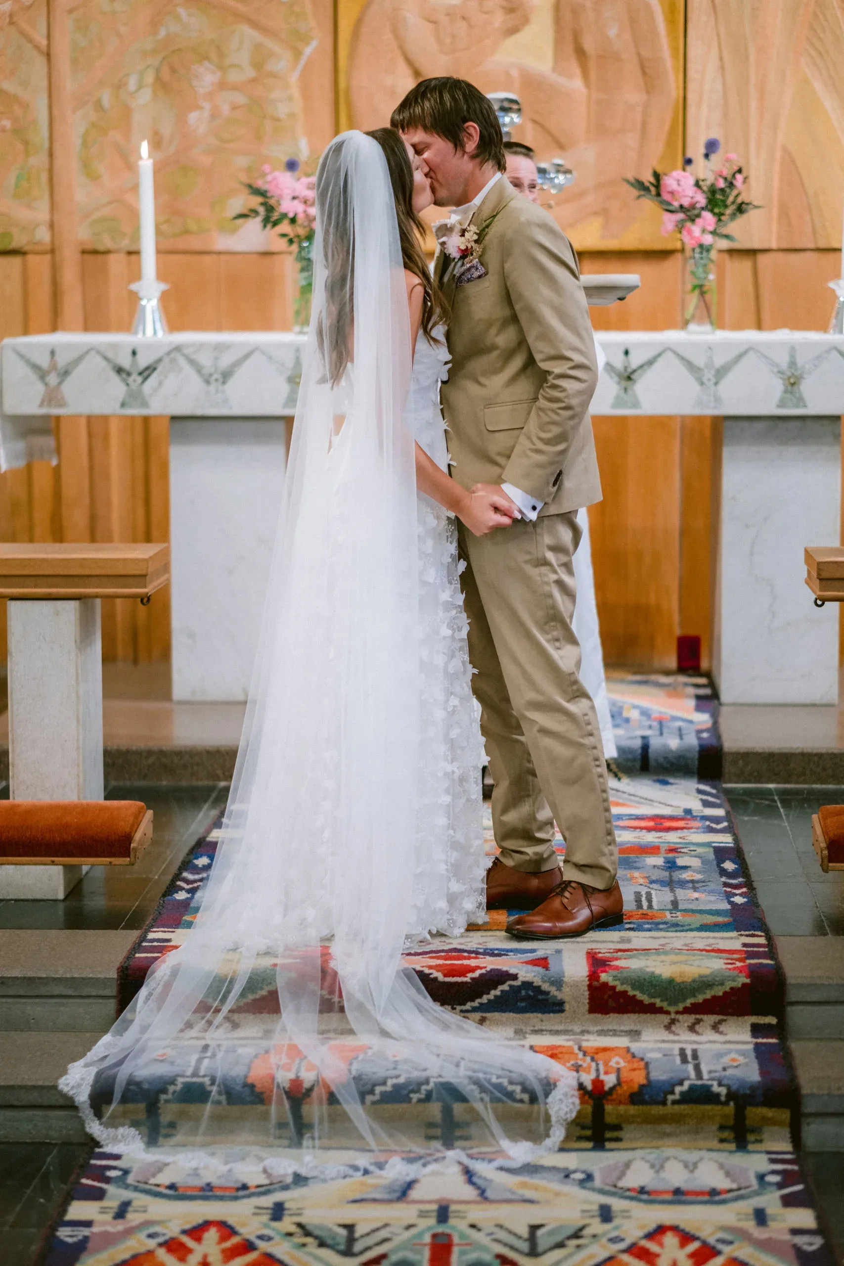 Malin & Micke under sitt bröllop i Oxelösund och Nyköping bild 5